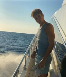 TWINK TUBE WILLIAM ROEPSTORFF - THE PERFECT HUMAN FACE... 614b212939eee.jpg