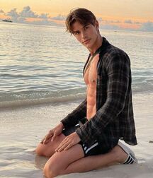 TWINK TUBE WILLIAM ROEPSTORFF - THE PERFECT HUMAN FACE... 614b219feac87.jpg