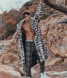 ELLIOT MEETEN - BRITISH MODEL TWINK TUBE 6154825165e0d.jpg