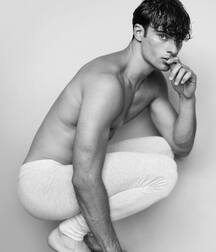 ELLIOT MEETEN - BRITISH MODEL TWINK TUBE 615482a9039d2.jpg
