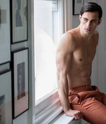 ELLIOT MEETEN - BRITISH MODEL TWINK TUBE 615482aa90009.jpg