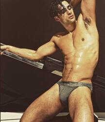 ELLIOT MEETEN - BRITISH MODEL TWINK TUBE 615482bcd6bd9.jpg