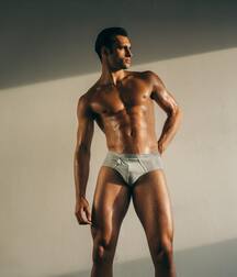 ELLIOT MEETEN - BRITISH MODEL TWINK TUBE 615482c07c85a.jpg