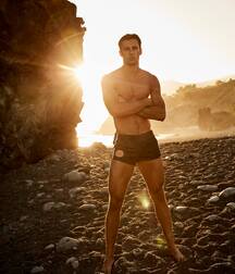 ELLIOT MEETEN - BRITISH MODEL TWINK TUBE 615482d988837.jpg