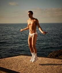 ELLIOT MEETEN - BRITISH MODEL TWINK TUBE 615482dd1cf70.jpg