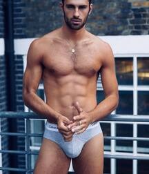 ELLIOT MEETEN - BRITISH MODEL TWINK TUBE 615482f3beefe.jpg