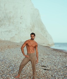 ELLIOT MEETEN - BRITISH MODEL TWINK TUBE 61548304e9f6c.jpg