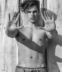 CASEY JACKSON - AMERICAN MODEL 615ae43005b0a.jpg