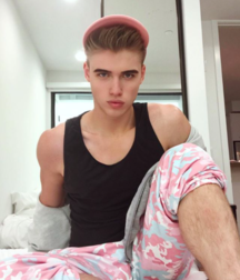 LUCAS DELL - ITALIAN MODEL 616421cc61384.png