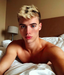LUCAS DELL - ITALIAN MODEL 616421d3a3393.png
