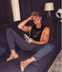 LUCAS DELL - ITALIAN MODEL 616421ee25ab1.png