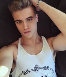 LUCAS DELL - ITALIAN MODEL 6164223938d43.jpg