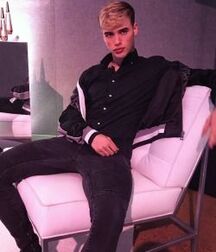 LUCAS DELL - ITALIAN MODEL 616422672857e.jpg