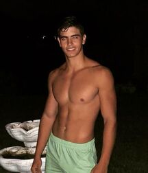 SERGIO PERDOMO - COLOMBIAN MODEL 617e25bbd15f8.jpg