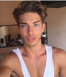 REMI BAKER - FRENCH MODEL 6185707ba1ff6.jpg