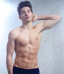 REMI BAKER - FRENCH MODEL 61857080c91c7.jpg