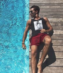REMI BAKER - FRENCH MODEL 618570e044552.jpg