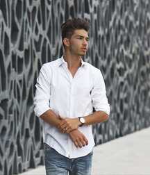 REMI BAKER - FRENCH MODEL 618570ea656f3.jpg
