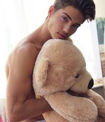 REMI BAKER - FRENCH MODEL 6185710dc039a.jpg