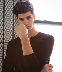 JOSHUA HONEYCUTT - AMERICAN MODEL 6187e97c8f52e.jpg