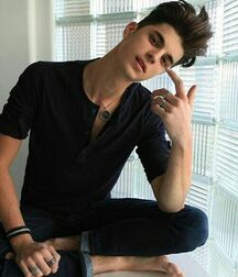 JOSHUA HONEYCUTT - AMERICAN MODEL 6187e98b6e665.jpg