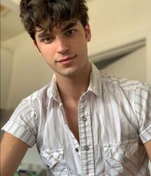 JOSHUA HONEYCUTT - AMERICAN MODEL 6187e99b7f6c0.jpg