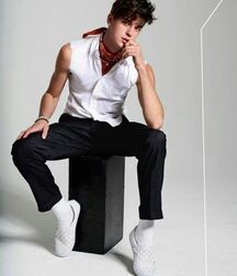 JOSHUA HONEYCUTT - AMERICAN MODEL 6187e9b7afa5e.jpg