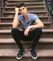 JOSHUA HONEYCUTT - AMERICAN MODEL 6187e9cbd3163.jpg