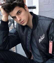 JOSHUA HONEYCUTT - AMERICAN MODEL 6187e9cf7fa85.jpg