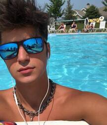 JOSHUA HONEYCUTT - AMERICAN MODEL 6187ea0fc8923.jpg