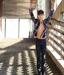 JOSHUA HONEYCUTT - AMERICAN MODEL 6187ea1d5b638.jpg