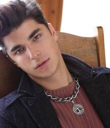 JOSHUA HONEYCUTT - AMERICAN MODEL 6187ea355e4d1.jpg