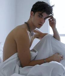 JOSHUA HONEYCUTT - AMERICAN MODEL 6187ea5c5e881.jpg
