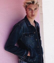 LUCKY BLUE SMITH - AMERICAN MODEL 619f91b5f1693.jpg