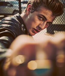 LUCKY BLUE SMITH - AMERICAN MODEL 619f91bd10d58.jpg