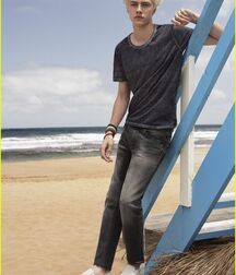 LUCKY BLUE SMITH - AMERICAN MODEL 619f91c59939a.jpg