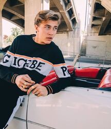 LUCKY BLUE SMITH - AMERICAN MODEL 619f91cfef6ff.jpg