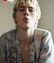 LUCKY BLUE SMITH - AMERICAN MODEL 619f91da74c43.jpg