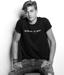 LUCKY BLUE SMITH - AMERICAN MODEL 619f91df7a190.jpg