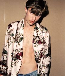 LUCKY BLUE SMITH - AMERICAN MODEL 619f91f08a5d0.jpg