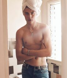 LUCKY BLUE SMITH - AMERICAN MODEL 619f91f248601.jpg