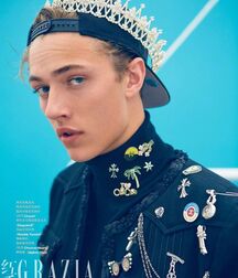 LUCKY BLUE SMITH - AMERICAN MODEL 619f91f747665.jpg