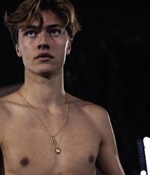 LUCKY BLUE SMITH - AMERICAN MODEL 619f91f8e4ff4.jpg