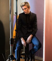 LUCKY BLUE SMITH - AMERICAN MODEL 619f91faa3e1e.jpg