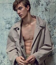 LUCKY BLUE SMITH - AMERICAN MODEL 619f920867464.jpg