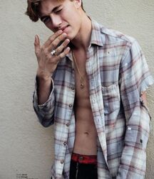 LUCKY BLUE SMITH - AMERICAN MODEL 619f920be0272.jpg