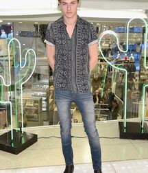 LUCKY BLUE SMITH - AMERICAN MODEL 619f920f903d7.jpg