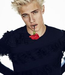 LUCKY BLUE SMITH - AMERICAN MODEL 619f9214c792e.jpg