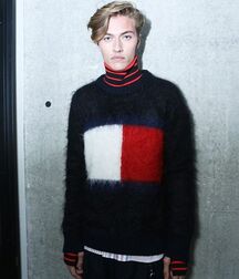 LUCKY BLUE SMITH - AMERICAN MODEL 619f92167961a.jpg