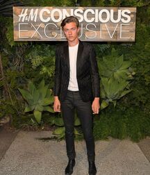 LUCKY BLUE SMITH - AMERICAN MODEL 619f9224c6b8f.jpg